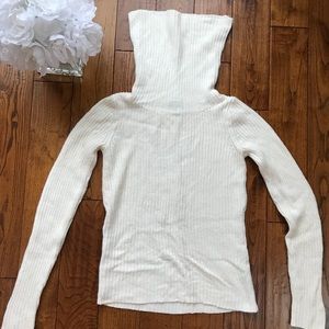 Turtleneck in light cream